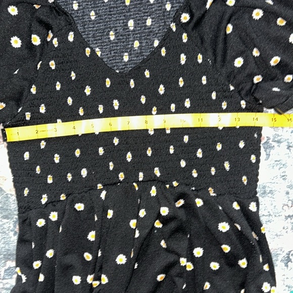 Inner Circle Daisy Top - Picture 5 of 6